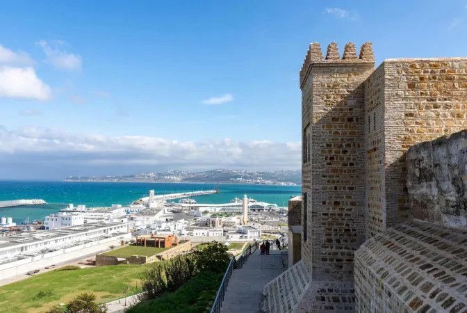 إطلاق مبادرة "ديوان الأدب" بطنجة لتعزيز انفتاح الفضاءات المؤسساتية على الثقافة والإبداع