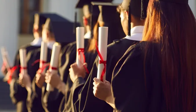 صدور قرارات عامة جديدة تهم معادلة مجموعة من الشهادات المسلمة من الجامعات الأجنبية
