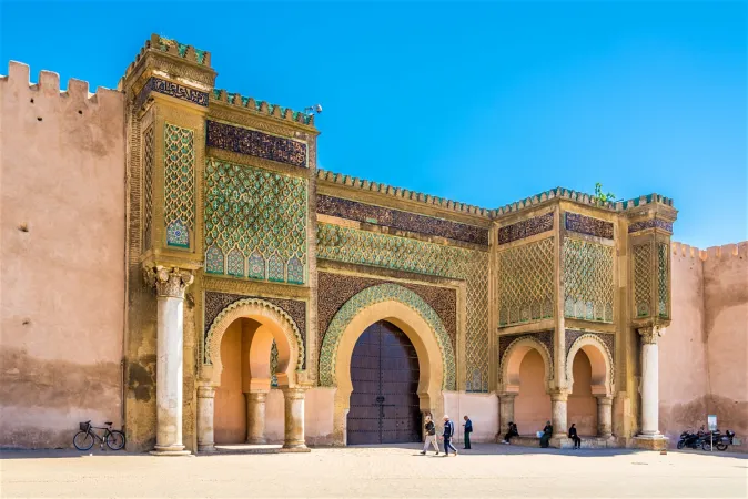 إحياء الفضاءات التاريخية بمكناس .. إطلاق مبادرة لاستغلال أربع فنادق عتيقة لاحتضان روائع الصناعة التقليدية المغربية