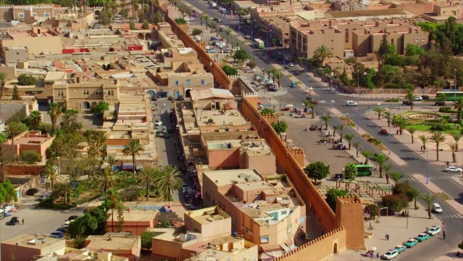 المصادقة على مجموعة من المشاريع التنموية بتزنيت لتحسين البنيات التحتية والخدمات الاجتماعية وخدمات الدعم الاقتصادي