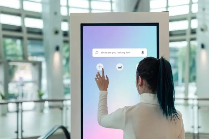 Lancement du déploiement dans plusieurs villes de bornes de services digitaux de proximité